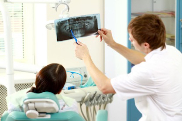 Patient and Dentist Discuss Ways to Prepare for Dental Implant Surgery